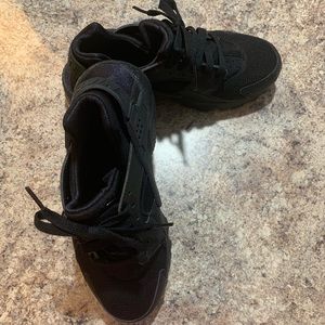 Nike huaraches, youth size 5